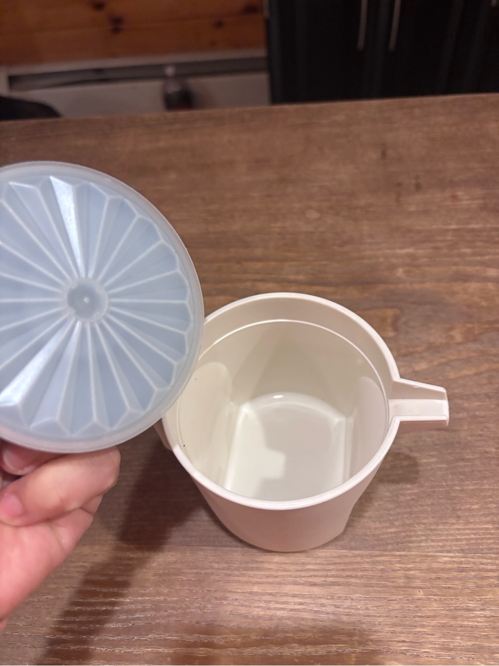 Tupperware creamer pitcher - Picture 4 of 4